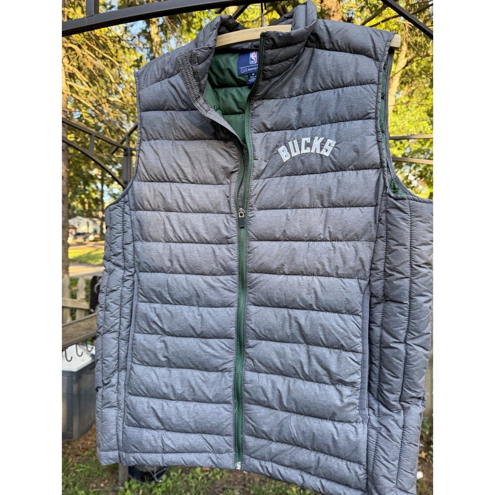 G-III Sports by Carl Banks Milwaukee Bucks NBA Gray Puffer Vest Full Zip M